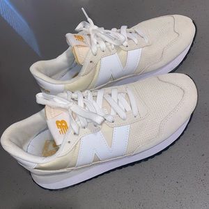 New Balance Tennis Shoes